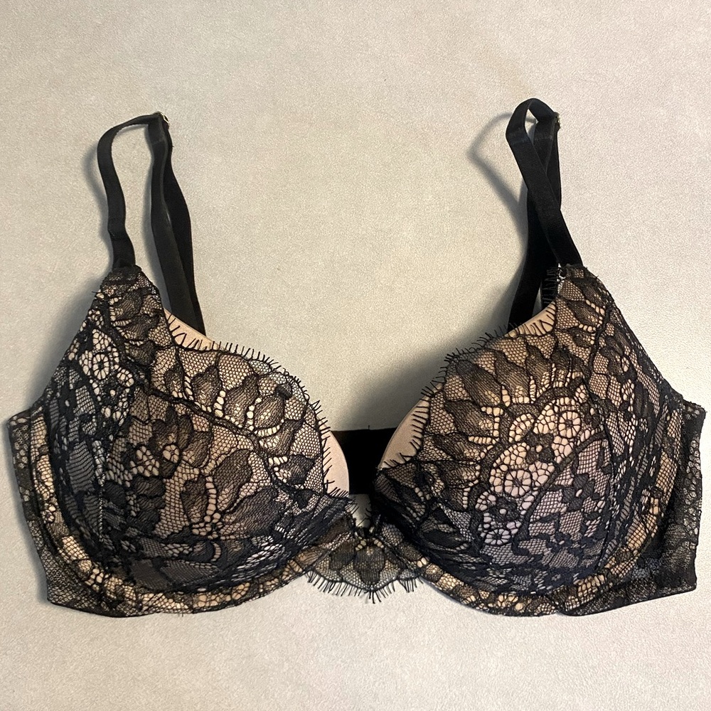 Victoria’s Secret Lace Push Up Bra size 32C